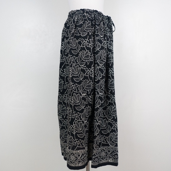 Orvis Black Maxi A-Line Skirt with Leaf Pattern - Picture 2 of 8